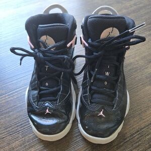 Girl's Jordans Basketball Shoes